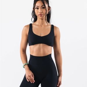 Alphalete Aura Sculpt Bra